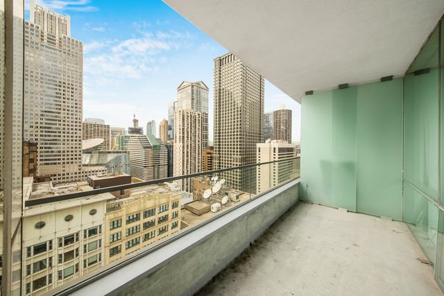 8 E RANDOLPH Street 2107, Chicago, IL 60601
