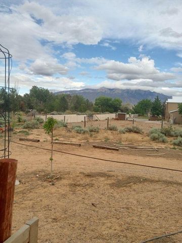 585 Angel Road, Corrales, NM 87048