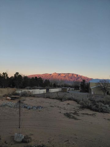 585 Angel Road, Corrales, NM 87048