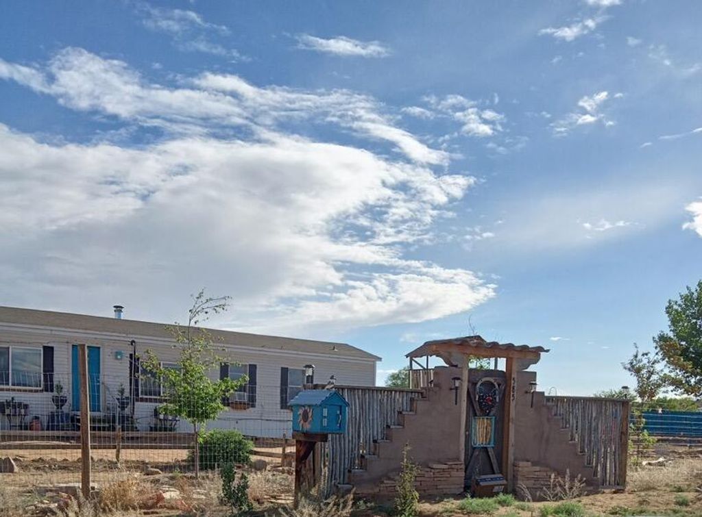 585 Angel Road, Corrales, NM 87048