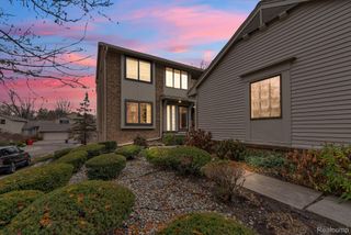 7258 Creeks Bend Court, West Bloomfield Charter Township, MI 48322