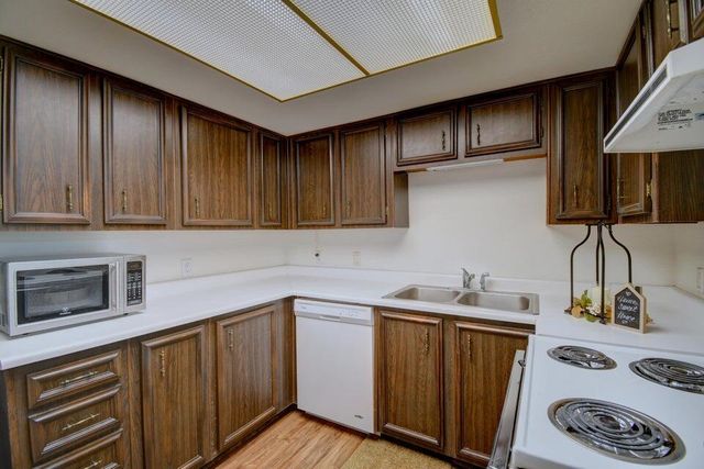 931 Country Club Drive SE J, Rio Rancho, NM 87124