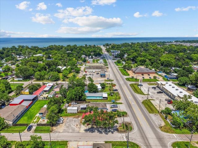 424 Grand Avenue, Bacliff, TX 77518