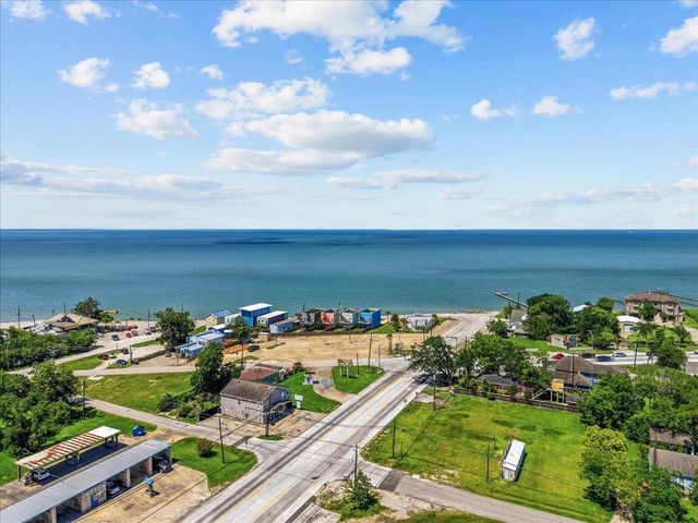 424 Grand Avenue, Bacliff, TX 77518