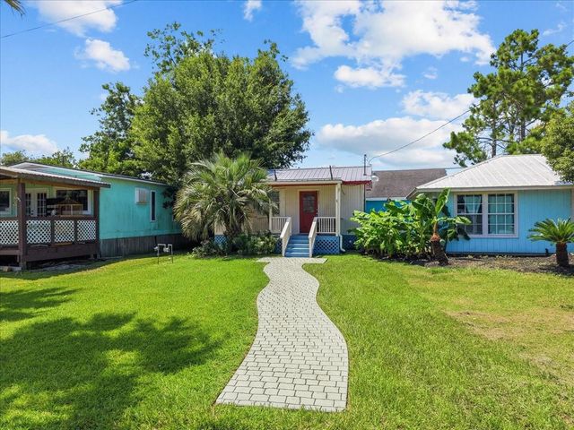 424 Grand Avenue, Bacliff, TX 77518