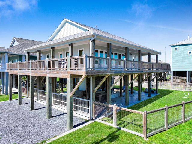 928 Kenlyn Drive, Crystal Beach, TX 77650