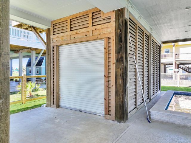 928 Kenlyn Drive, Crystal Beach, TX 77650