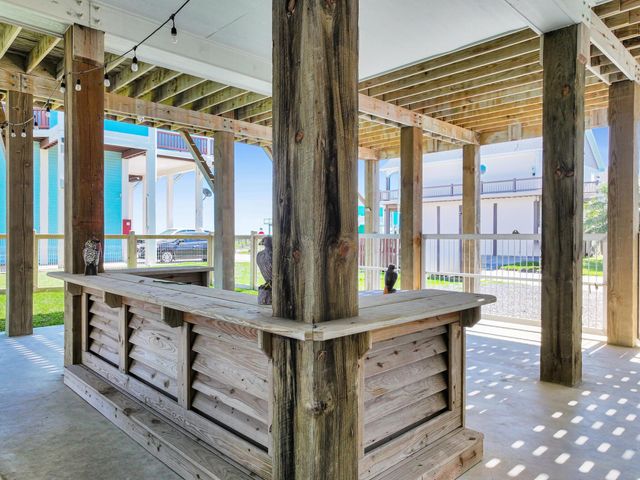 928 Kenlyn Drive, Crystal Beach, TX 77650