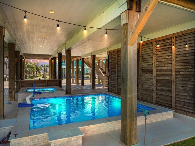 928 Kenlyn Drive, Crystal Beach, TX 77650