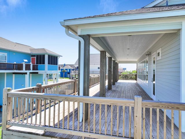 928 Kenlyn Drive, Crystal Beach, TX 77650