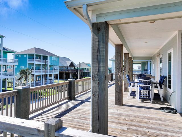 928 Kenlyn Drive, Crystal Beach, TX 77650