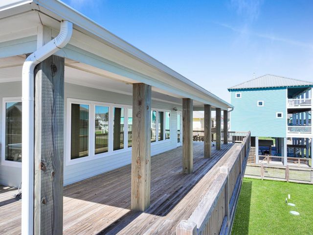 928 Kenlyn Drive, Crystal Beach, TX 77650