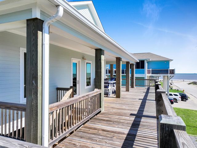 928 Kenlyn Drive, Crystal Beach, TX 77650