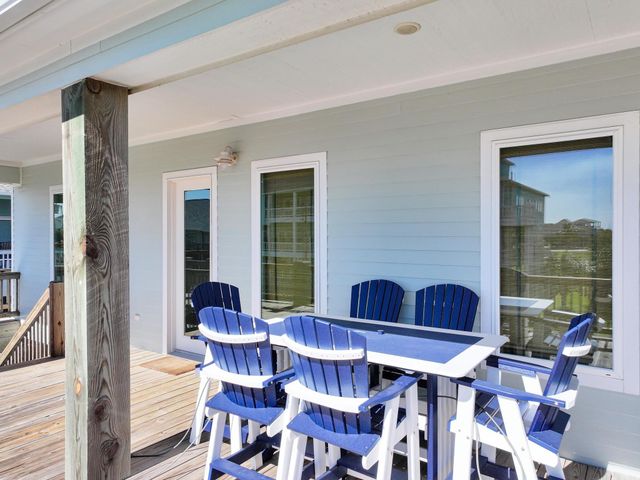 928 Kenlyn Drive, Crystal Beach, TX 77650