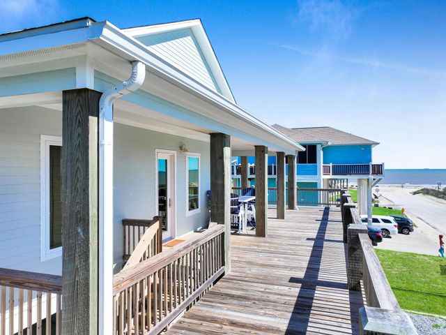 928 Kenlyn Drive, Crystal Beach, TX 77650