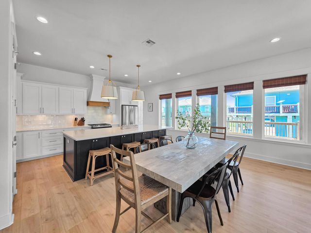 928 Kenlyn Drive, Crystal Beach, TX 77650