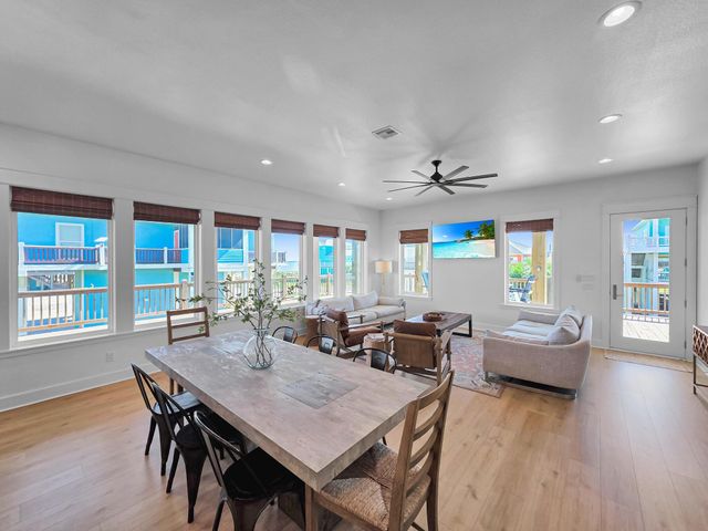 928 Kenlyn Drive, Crystal Beach, TX 77650