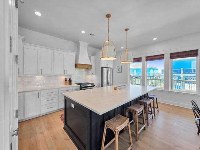 928 Kenlyn Drive, Crystal Beach, TX 77650