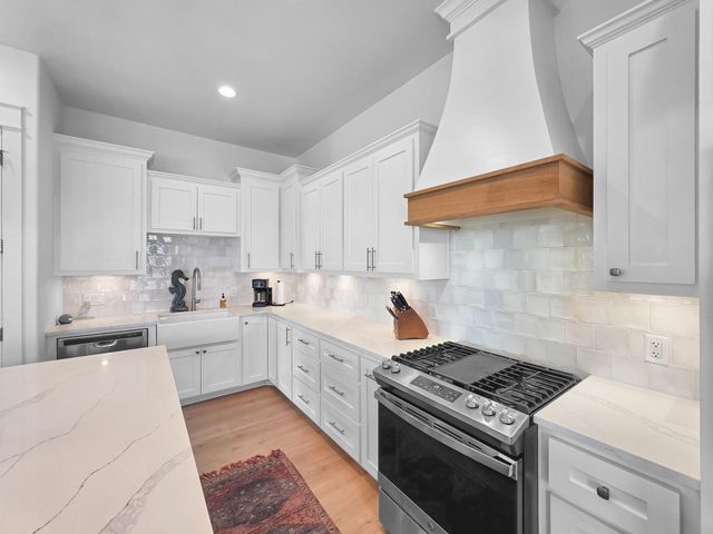 928 Kenlyn Drive, Crystal Beach, TX 77650