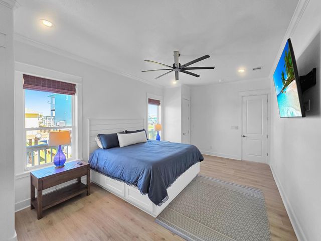 928 Kenlyn Drive, Crystal Beach, TX 77650