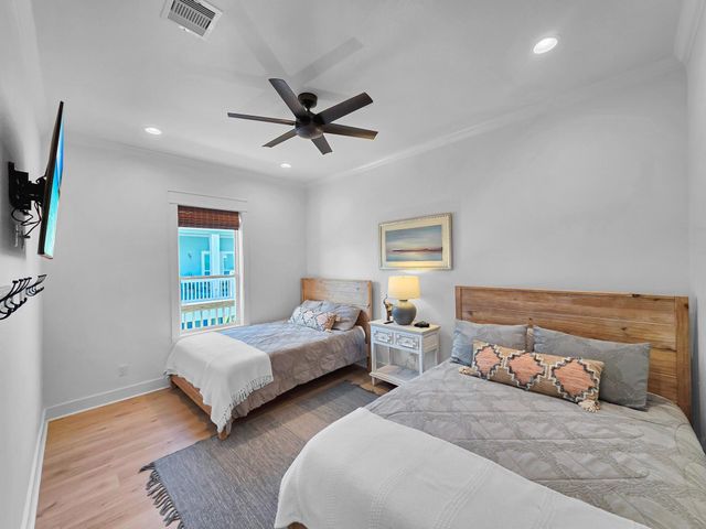 928 Kenlyn Drive, Crystal Beach, TX 77650