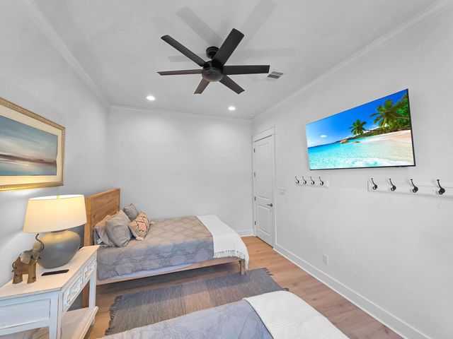 928 Kenlyn Drive, Crystal Beach, TX 77650