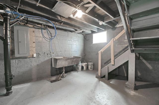 453 W Dickson Avenue, Mansfield, OH 44903