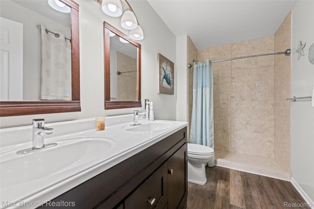 7512 Lake Street, Dexter, MI 48130