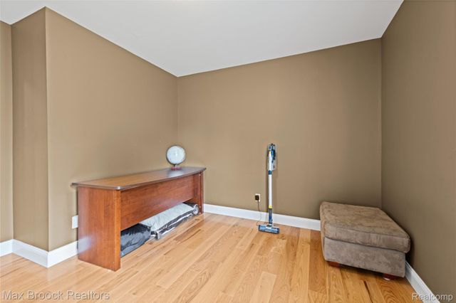 7512 Lake Street, Dexter, MI 48130