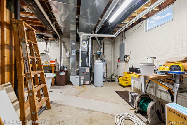 7512 Lake Street, Dexter, MI 48130