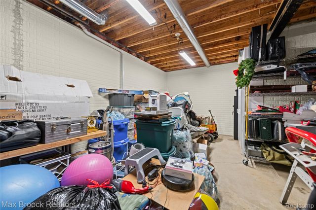 7512 Lake Street, Dexter, MI 48130