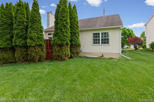 7512 Lake Street, Dexter, MI 48130