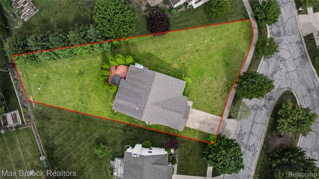 7512 Lake Street, Dexter, MI 48130