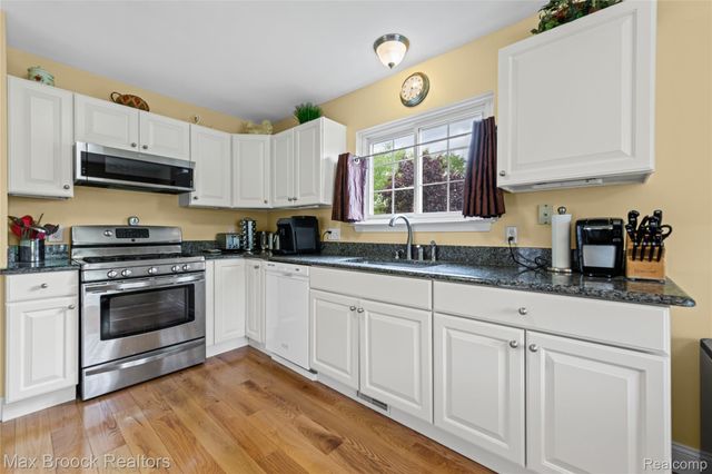 7512 Lake Street, Dexter, MI 48130