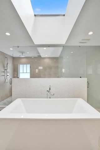 738 Middle River Drive, Fort Lauderdale, FL 33304