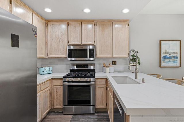 1528 Via Otano, Oceanside, CA 92056