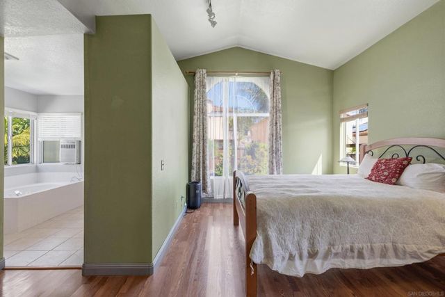 1528 Via Otano, Oceanside, CA 92056