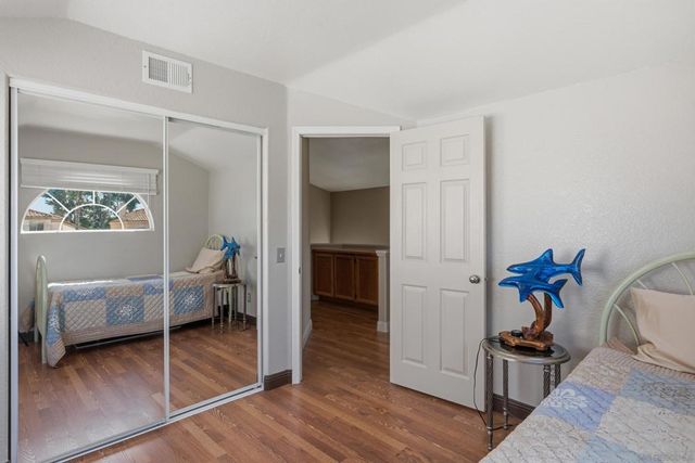 1528 Via Otano, Oceanside, CA 92056