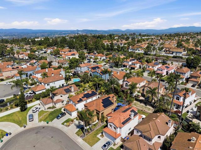 1528 Via Otano, Oceanside, CA 92056