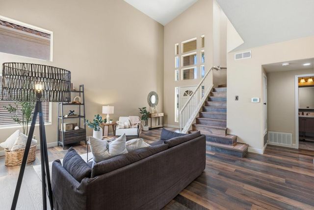 1528 Via Otano, Oceanside, CA 92056