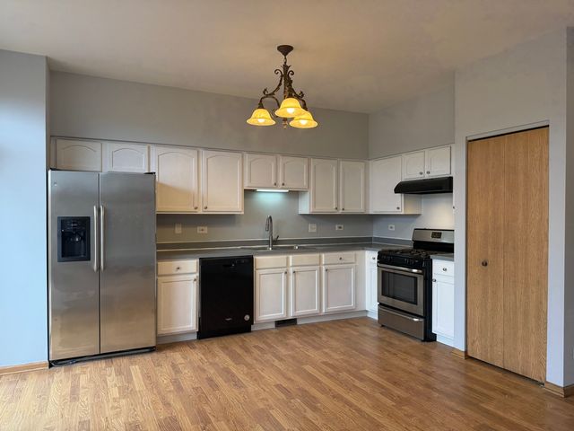 2208 REBECCA Circle 2208, Montgomery, IL 60538