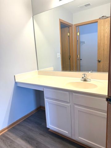 2208 REBECCA Circle 2208, Montgomery, IL 60538