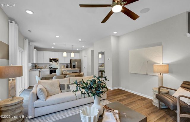 16948 Aiken Ridge Cir, Louisville, KY 40245