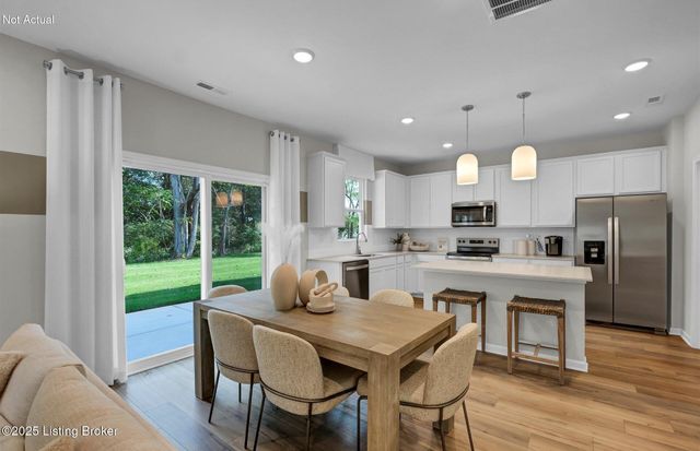 16948 Aiken Ridge Cir, Louisville, KY 40245