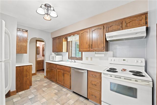 121 E Clen Moore Blvd, New Castle, PA 16105