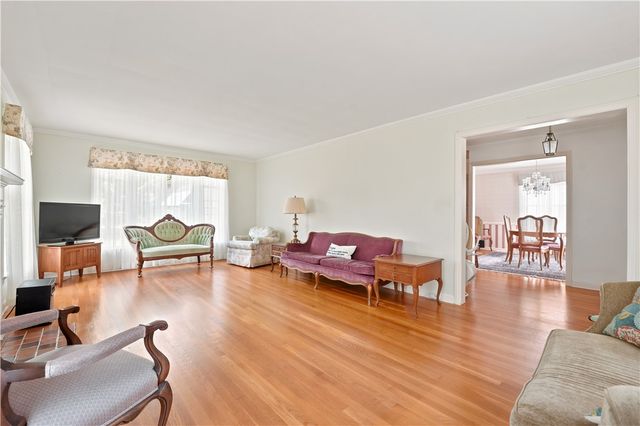 121 E Clen Moore Blvd, New Castle, PA 16105