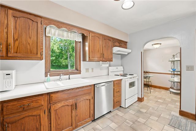 121 E Clen Moore Blvd, New Castle, PA 16105