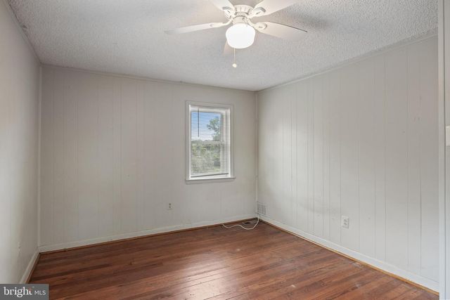 214 S WHITE HORSE PIKE, Waterford Works, NJ 08089