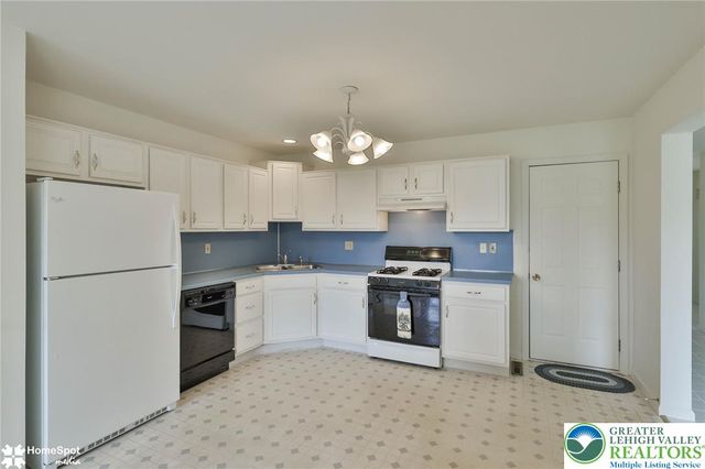 4104 Rexford Drive, Bethlehem Twp, PA 18020