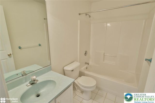 4104 Rexford Drive, Bethlehem Twp, PA 18020